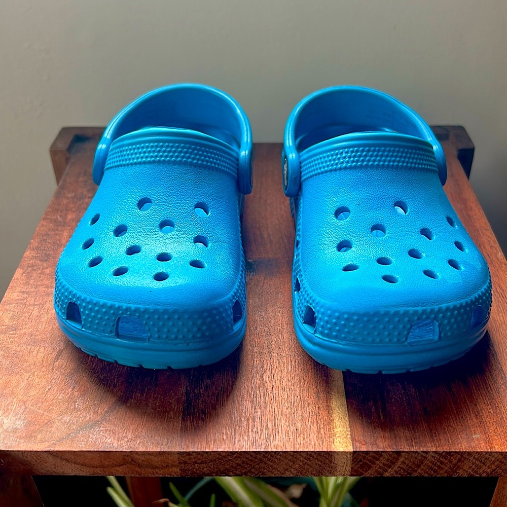 CROCS BRIGHT BLUE size 8 toddler.  Good condition.